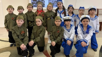Воспитанники МБДОУ 30 в военных костюмах.