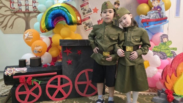 Воспитанники МБДОУ 30 в военных костюмах.