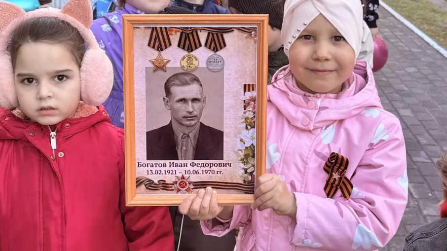 Бессмертный полк с участием воспитанников МБДОУ 30.